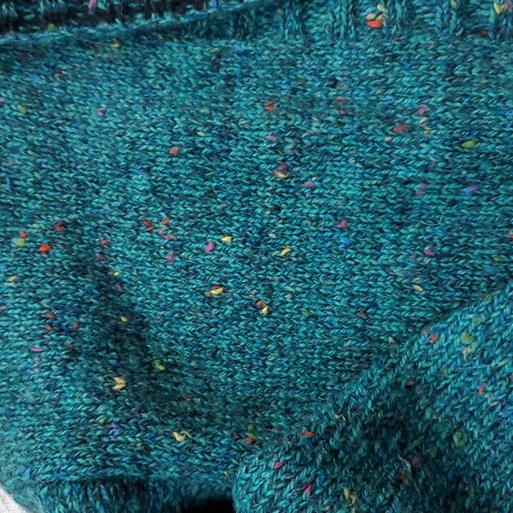 Hand knit rich green men's cardigan sweater - Picture 6 of 7